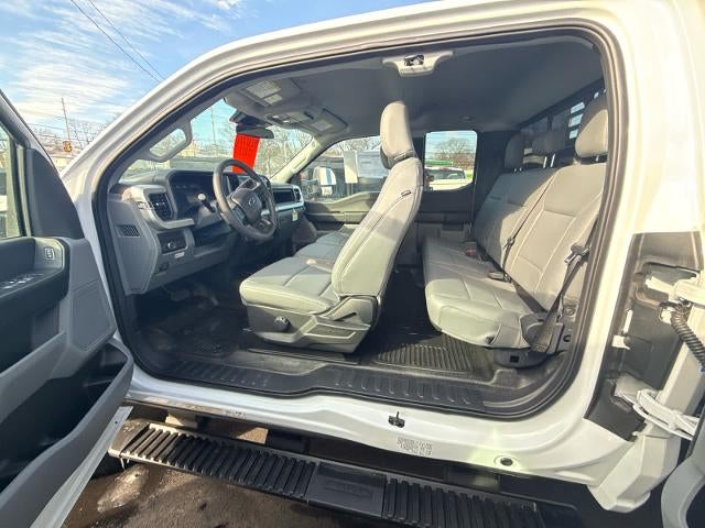 2024 Ford Super Duty F-550 DRW XL