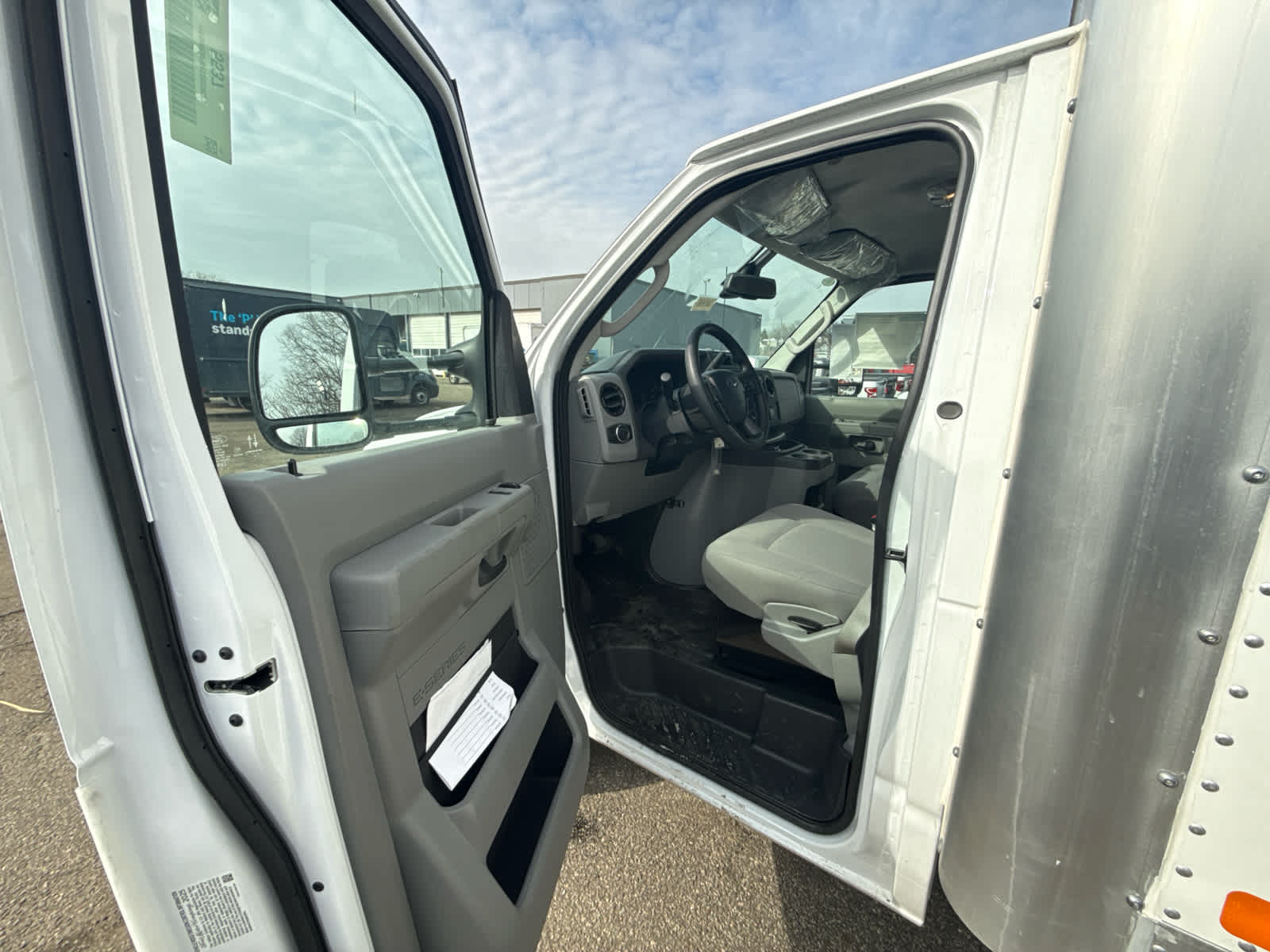 2026 Ford E-Series Cutaway E-350 SRW