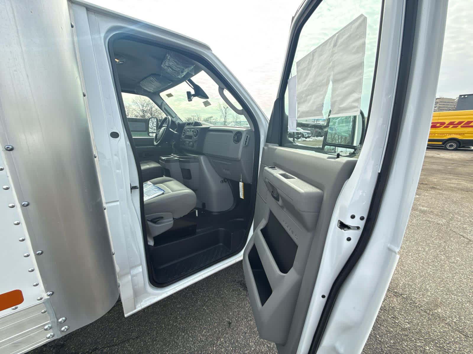 2026 Ford E-Series Cutaway E-350 SRW