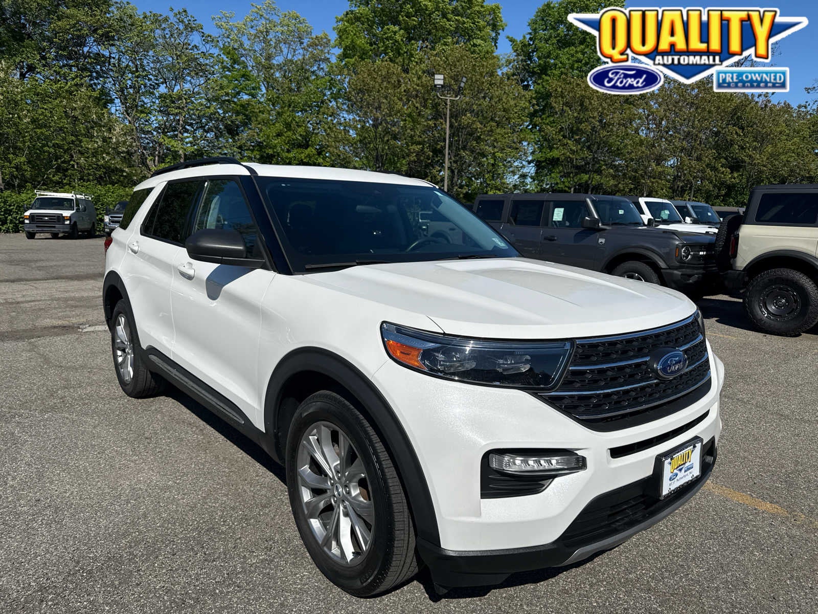 2023 Ford Explorer XLT 4WD's photo