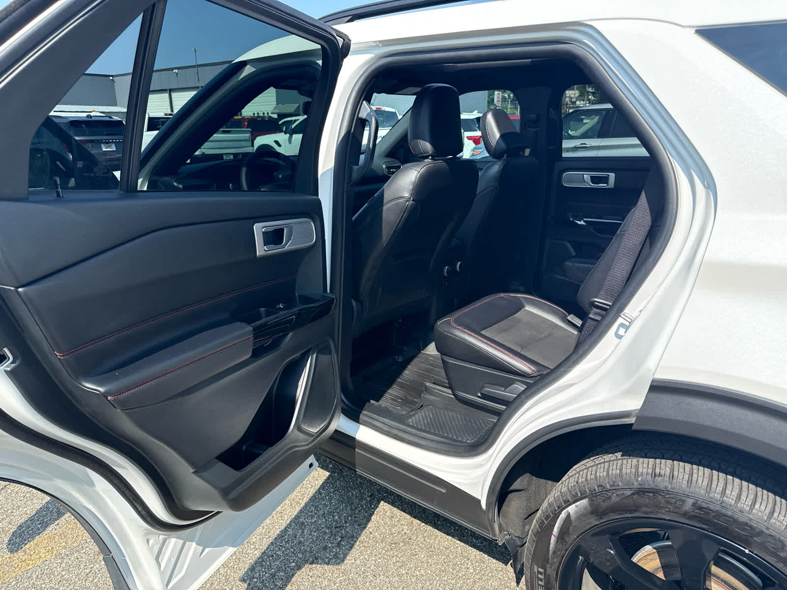 2023 Ford Explorer ST-Line