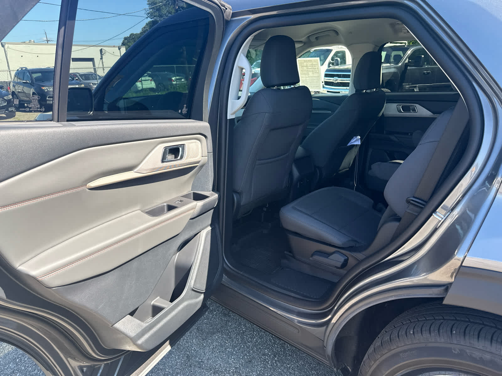 2026 Ford Explorer Active w/200A Pkg