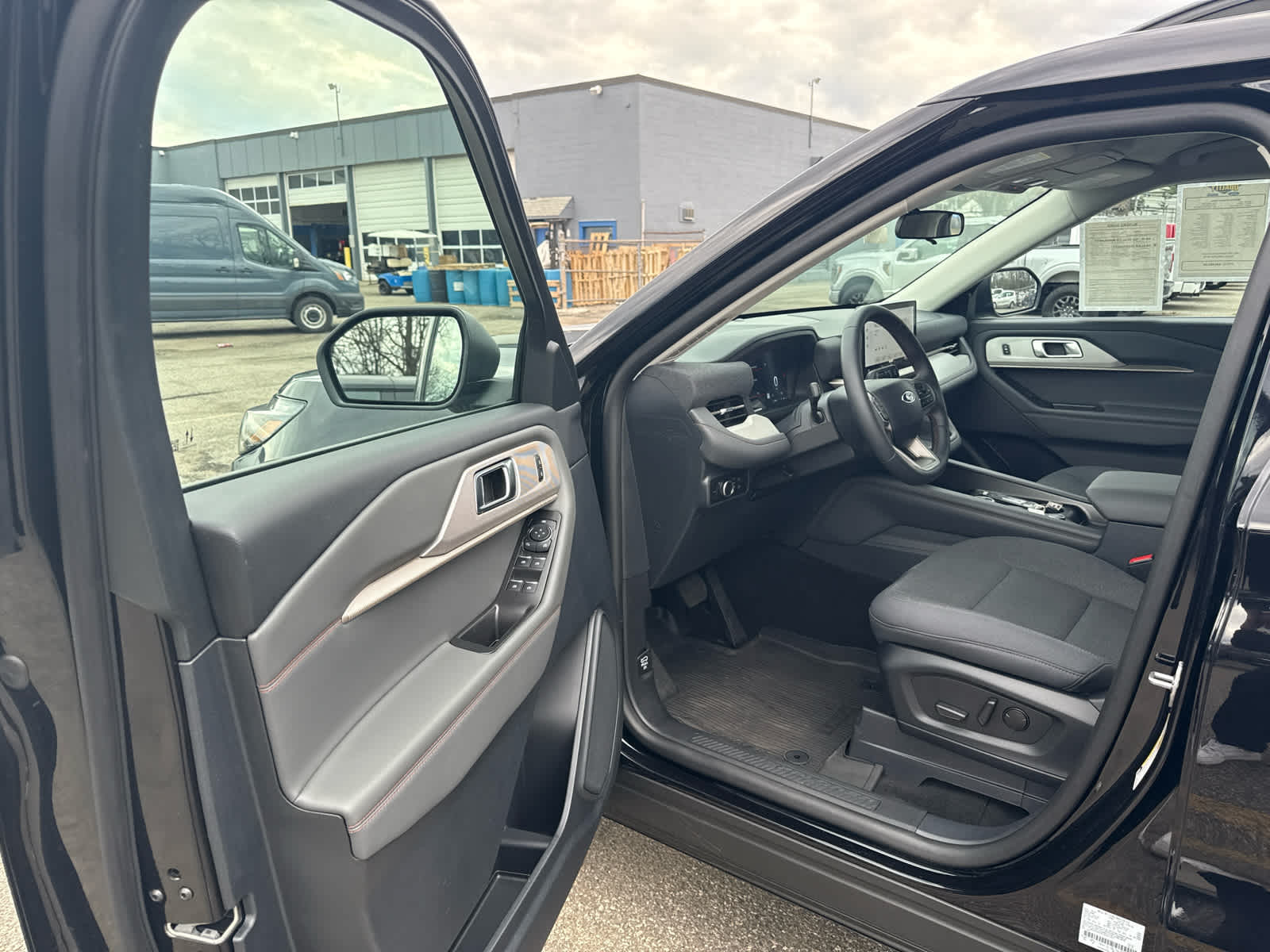 2026 Ford Explorer Active w/200A Pkg