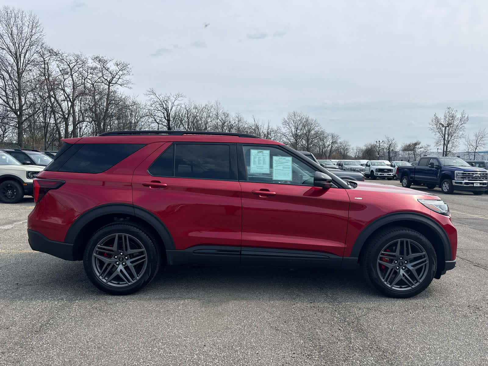 2025 Ford Explorer ST-Line
