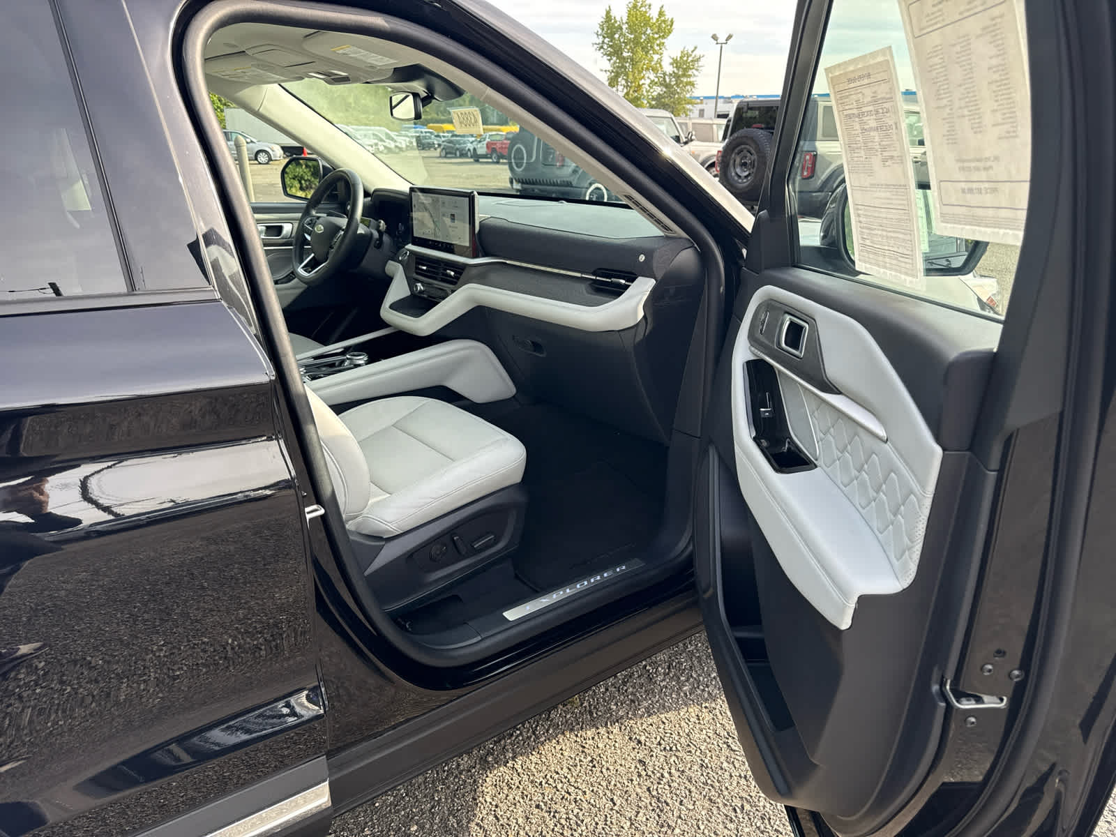 2025 Ford Explorer Platinum