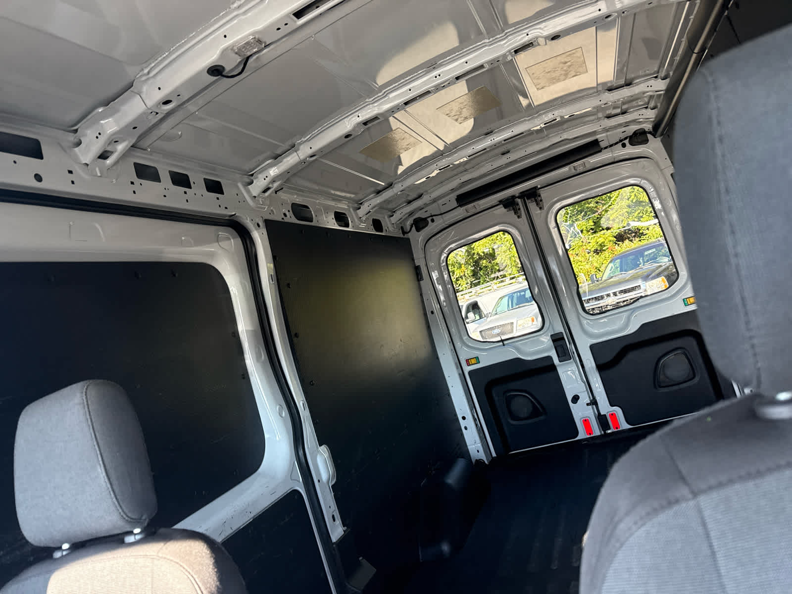 2019 Ford Transit Van 148 WB Medium Roof Cargo