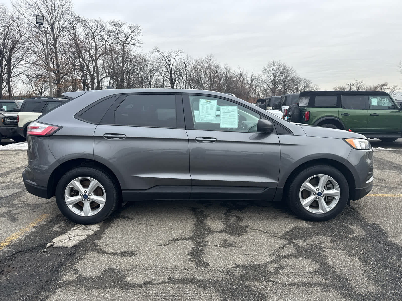 2022 Ford Edge SE