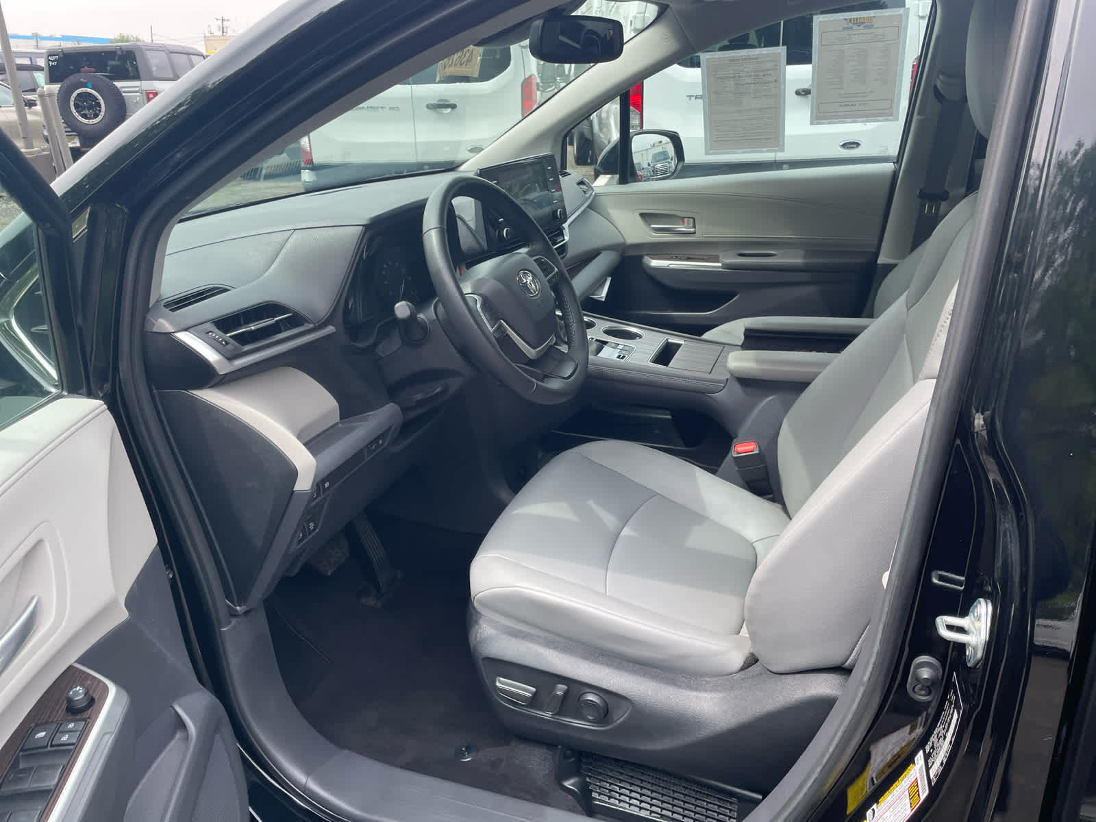 2023 Toyota Sienna XLE