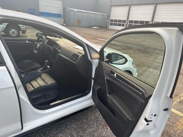 2019 Volkswagen Golf R 2.0T w/DCC & Navigation